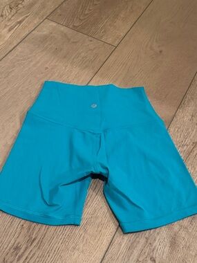 lululemon athletica High-Rise GREEN Workout Shorts